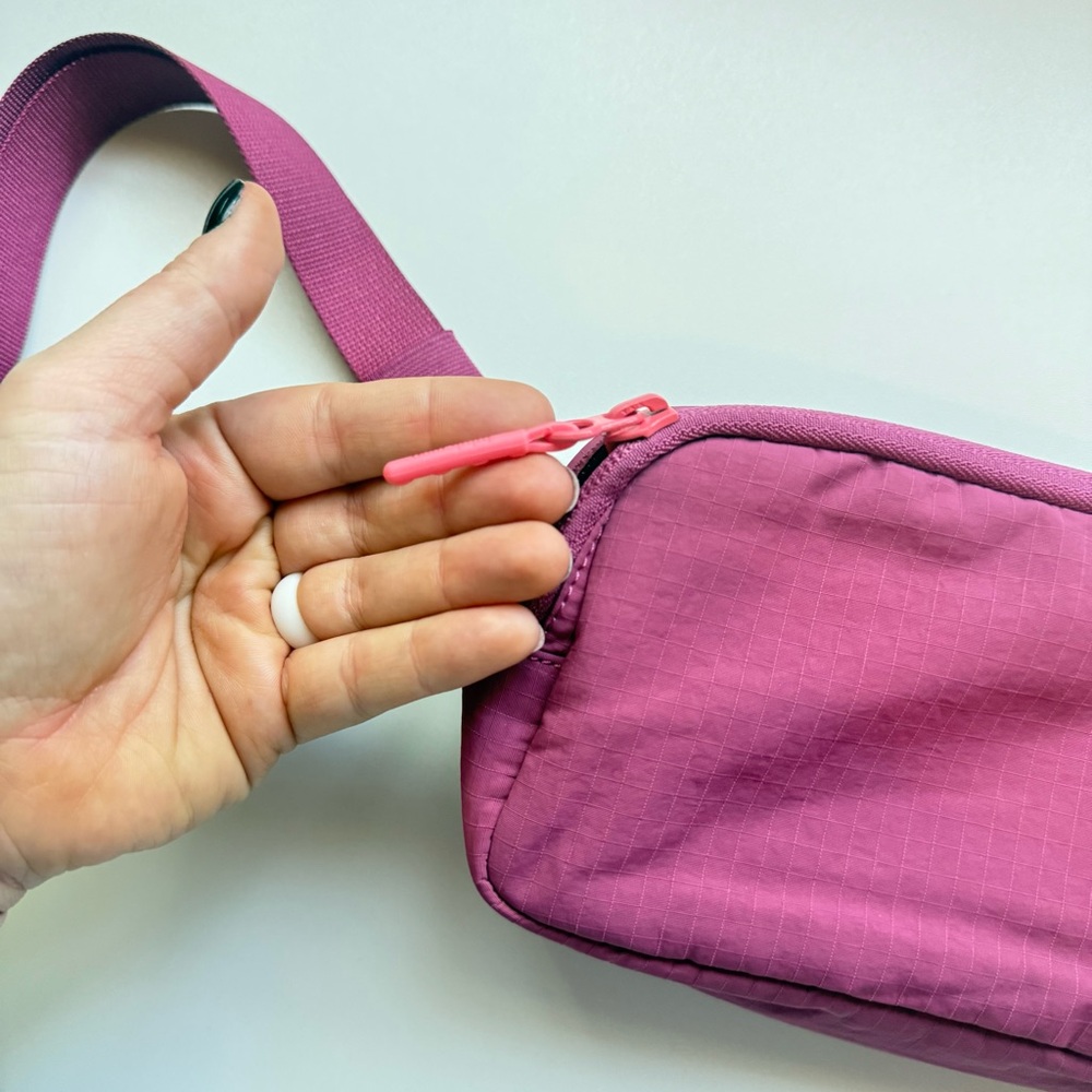 Lululemon Athletica Mauve Everywhere Belt Bag with Adjustable Straps - Picture 7 of 8